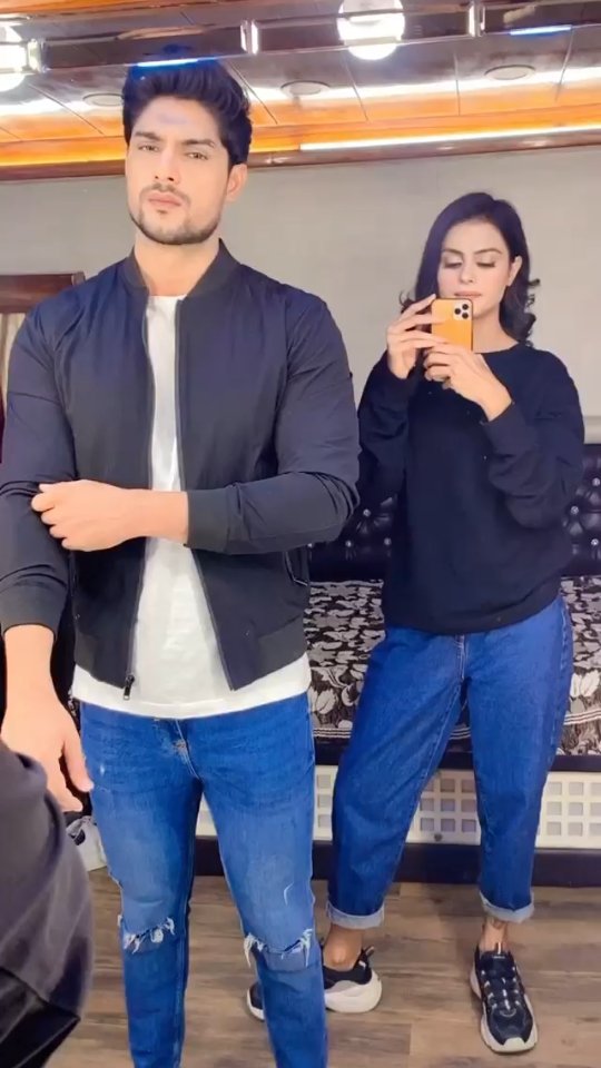 itsmeshwetaa_22's tweet photo. Okiee! I am obsessed with the outfits😍
Damnnn coz this one is my types 
How can i not obsessed with this 🔥

And hhmmm eyebrowraising shot of ankit saab  and priyanka hamare liye capture lete hue hai😁 

@6ankitgupta 
#ankitgupta #fateh #fatejo #cuteone https://t.co/SjQxkAAo91