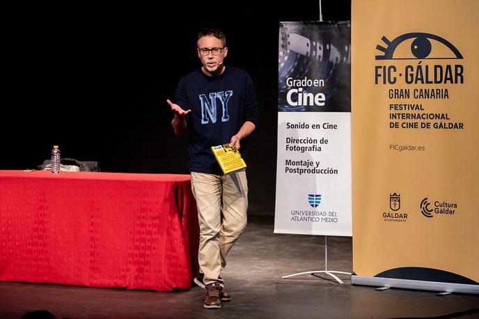 atlanticomedio's tweet photo. EVENTOS

🗣 Elio Quiroga, director de #cine y profesor de nuestra #FacultadComunicación, impartió el seminario “Directores y Guionistas, condenados a entenderse” en el @fic_galdar. 🎬 Evento en el participaron también nuestros alumnos del #GradoCine 🙌.

📸 @FinisherKane https://t.co/uAoSzneIKH