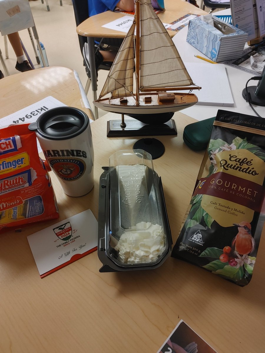 Thank you Mrs Dominguez for starting my day with some of my favorite treats, and giving me candy and riddles all week!! You are the best and I sincerely appreciate you every single day!! @MsDrozdowski <a href="/PLEgators/">Palmetto Elementary</a> @MrsCurranPLE <a href="/VaillChristy/">Christy Vaill</a>