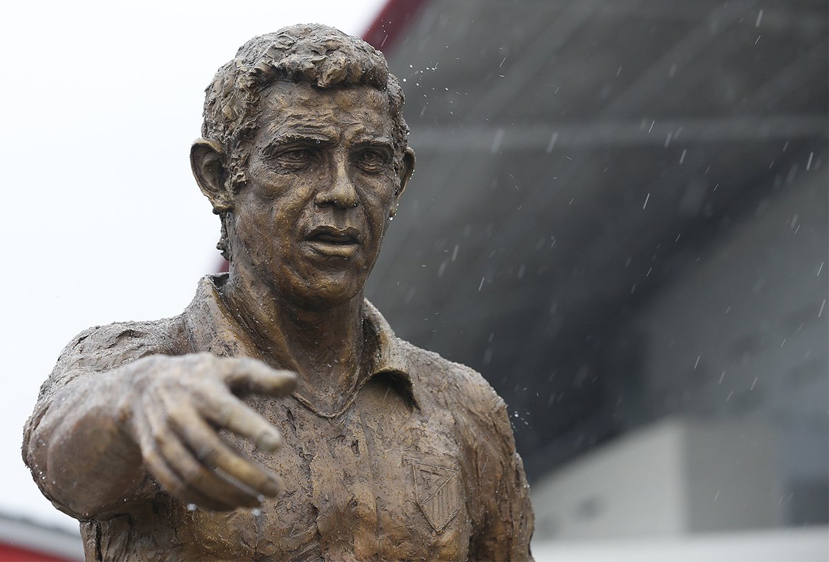 Un mito, un ejemplo, un líder, una leyenda... 

❤️🤍 𝗟𝘂𝗶𝘀 𝗔𝗿𝗮𝗴𝗼𝗻𝗲́𝘀 ❤️🤍