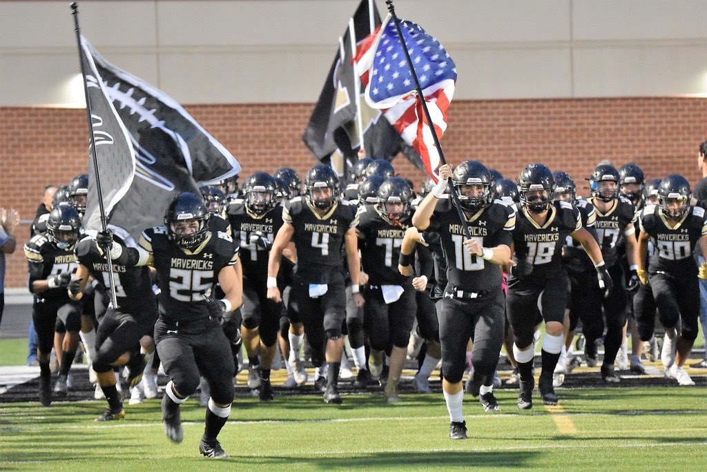 Mav_Football's tweet photo. #MavFB2021 Gameday | vs Heights
***************PLAYOFFFS*****************
🏟| The Bullpen. 
🕖| 7pm
📺| https://t.co/pBqvJ3wRVC
🎟| https://t.co/mI1oA5kE09
🎉| 🎄🎅🤶
#DayByDay #FOE #MavCompass https://t.co/PMKkxrbduU