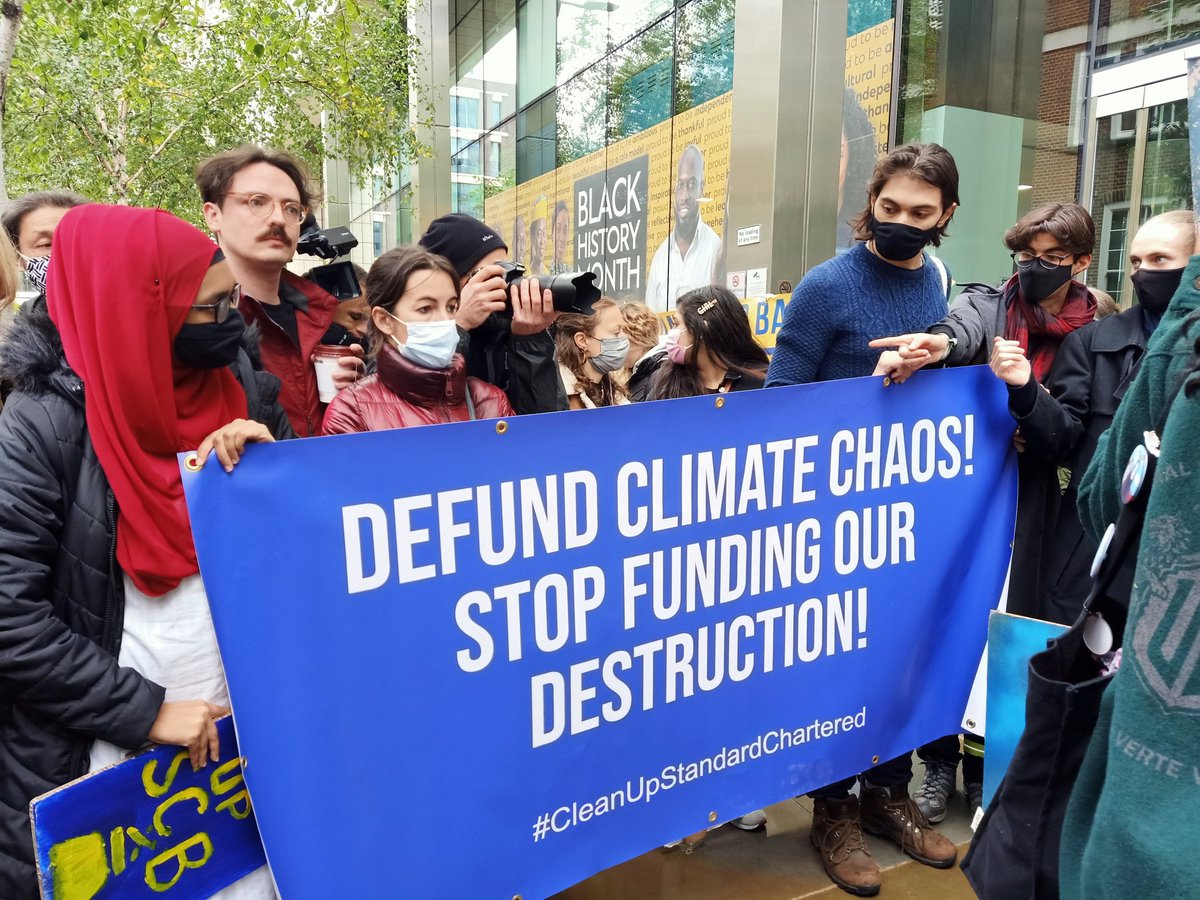 jamzbonifacio's tweet photo. Held a protest action in front of @StanChart headquarters in London with activists from @FFFMAPA and @AnakbayanUK to call on an immediate divestment from fossil fuels. #DefundClimateChaos!
#CleanUpStandardChartered https://t.co/44G3MFzkZW