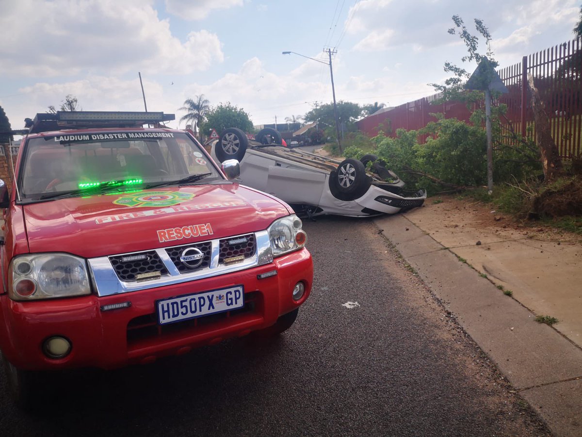 LaudiumSun's tweet photo. Laudium disaster management on scene at an MVA on Taj Street. No injuries. 

@DMLaudium #laudiumsunonline https://t.co/umpiudT0Hg