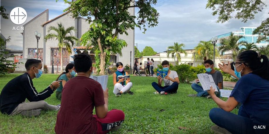 acn_int's tweet photo. ACN supported the diocese of #Acarigua-#Araure in #Venezuela with 1985 #Bible, 496 Bibles for young people, and 479 YOUCAT #catechisms. “These materials have been of great support to continue consolidating the Church and the people of God”, Bishop Juan Carlos Salazar wrote to us https://t.co/6Jpf19PHOs