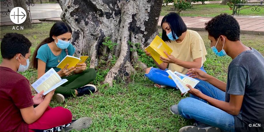 acn_int's tweet photo. ACN supported the diocese of #Acarigua-#Araure in #Venezuela with 1985 #Bible, 496 Bibles for young people, and 479 YOUCAT #catechisms. “These materials have been of great support to continue consolidating the Church and the people of God”, Bishop Juan Carlos Salazar wrote to us https://t.co/6Jpf19PHOs