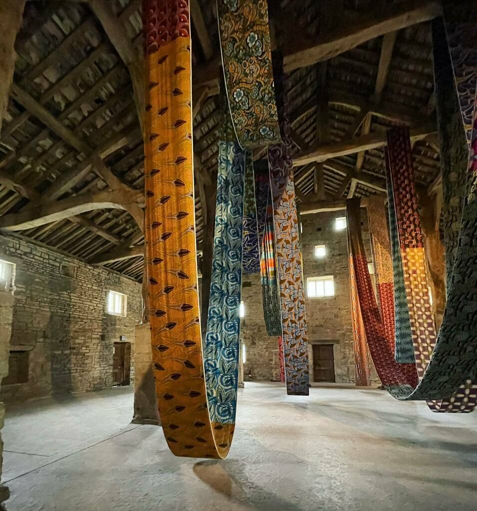 Great to see the fabulous installation by @lubainapics at Gawthorpe Hall in conjunction with @gawthorpetextiles, a charity I am a trustee of. This installation is part of the @britishtextilebiennial and can be seen until Sunday 31st October.
#textile #ar… instagr.am/p/CVnSCPVjsyk/