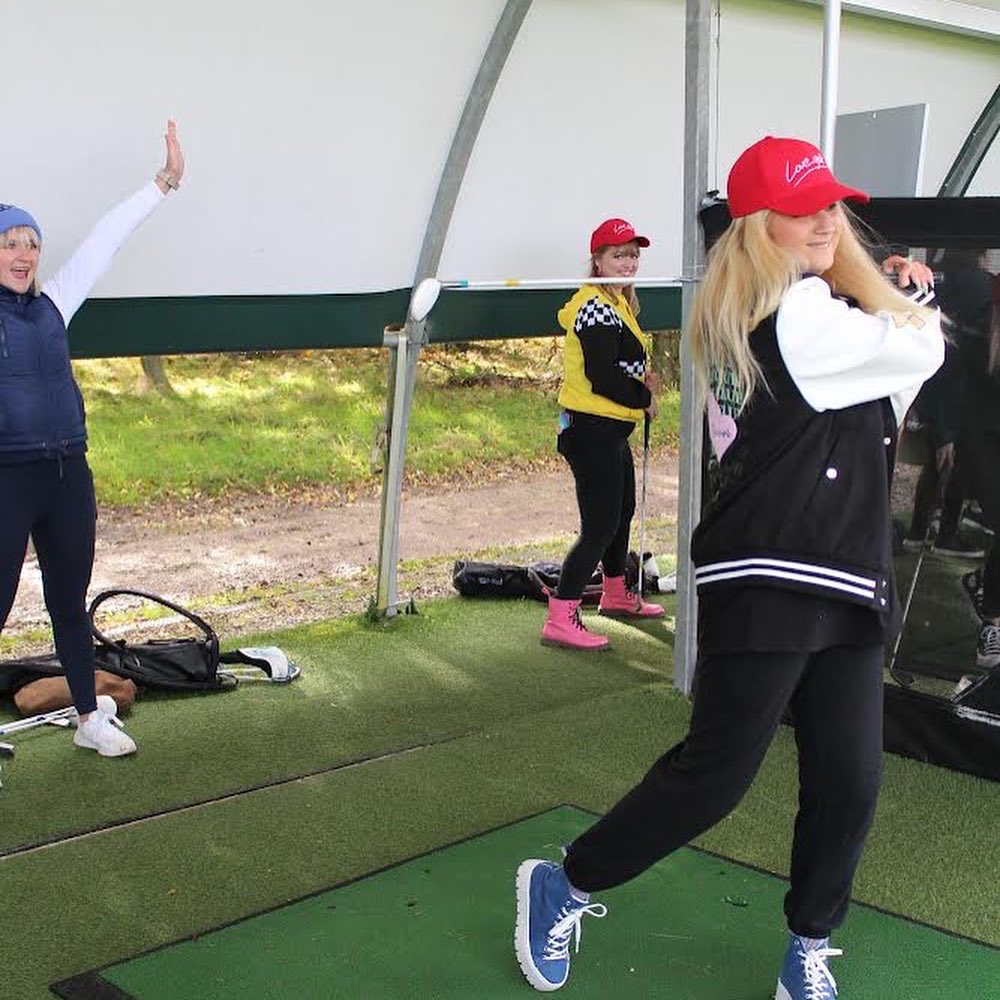 lovegolf_UK's tweet photo. 💥 Smashing it 💥 into the weekend… 

#GirlsThatGolf #WomensSport #Influencer #GirlPower #PowerfulWomen #PowerFemale https://t.co/9ICknAfqjC