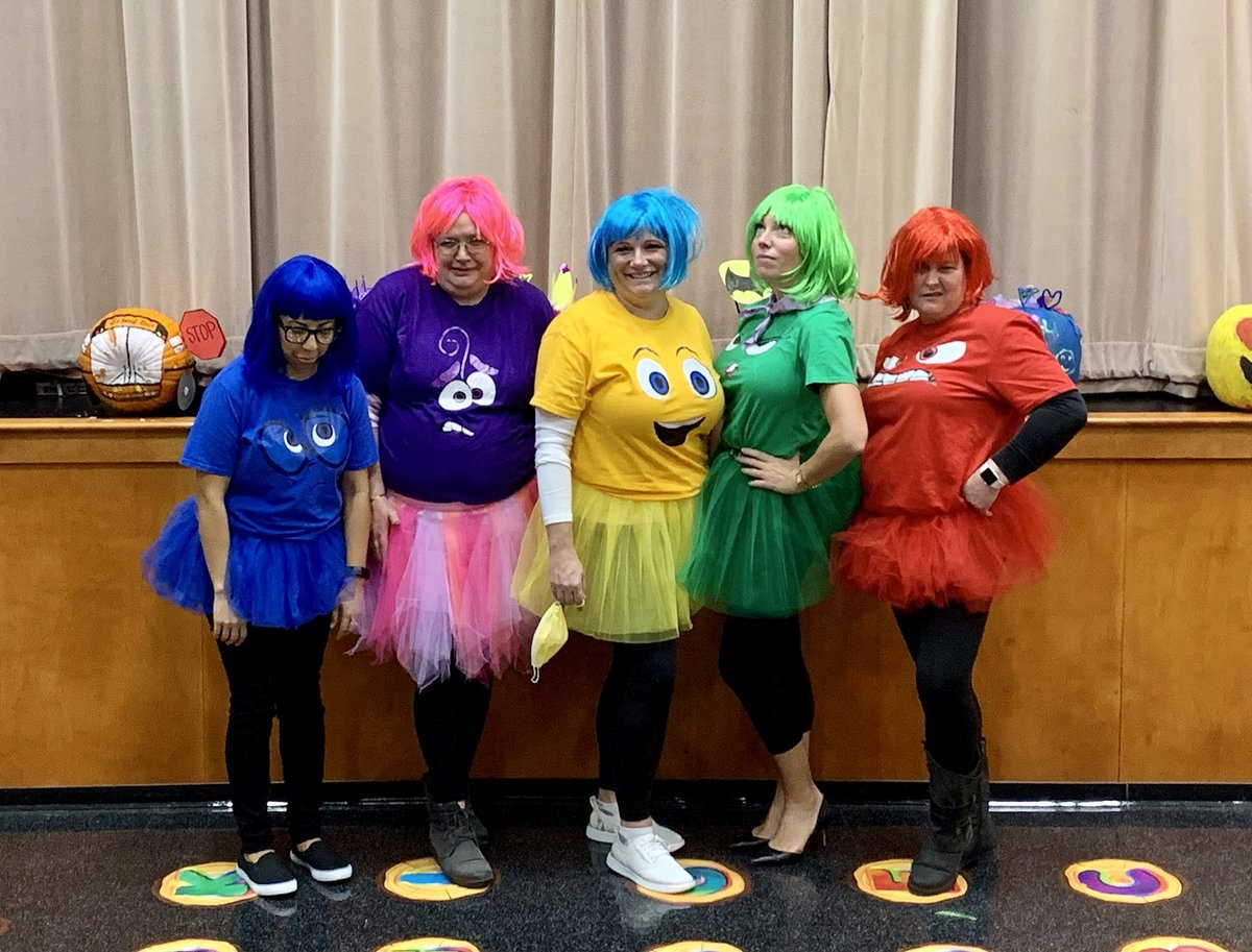 KatieLove129's tweet photo. Our school year is full of emotions! @kellypapp25 https://t.co/QbV8gyUFnA