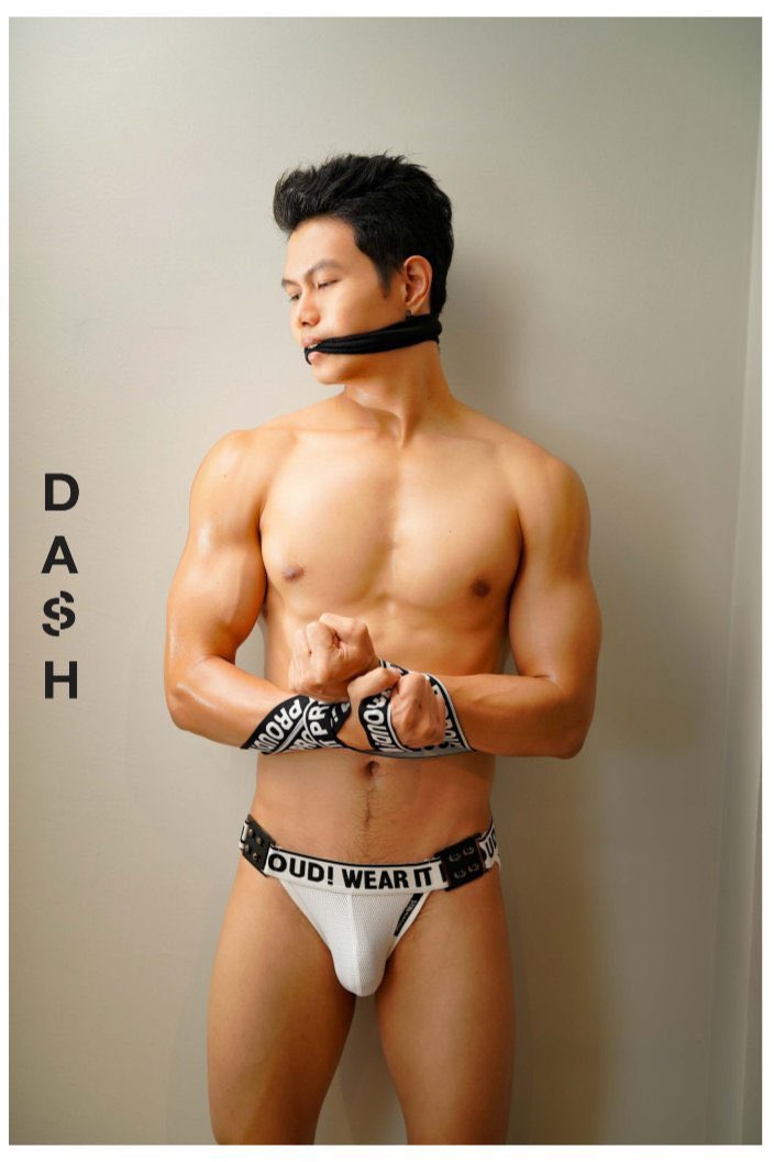 MagazineDash's tweet image. ถ้าเธอเหงา เราชื่อเนส #DASH10 #เนส

อยากดูแบบจัดเต็ม Click
Line : lin.ee/8XozYdM

#Dashmagazine #menstyle  #gayboy #gayfit #hotguys #นายแบบ 
#Massagegay #hotboys #gaymuscle #gayman #gaybabgko #asiangay #stud