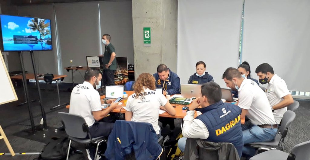 UNGRD's tweet photo. #AEstaHora con participación de los 10 equipos de Búsqueda y Rescate #USAR acreditados en el paìs y 18 equipos más en proceso de acreditación, inicia el #SIMEXVirtualColombia, ejercicio de simulación ante un sismo de magnitud de 7.1, que busca verificar capacidades de respuesta. https://t.co/ew8HiF94Ld
