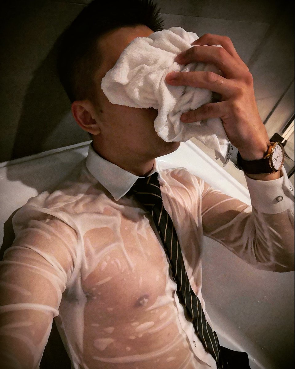 我得逃出这酒店房，来不及晾干衣服，怎么办？😣😣