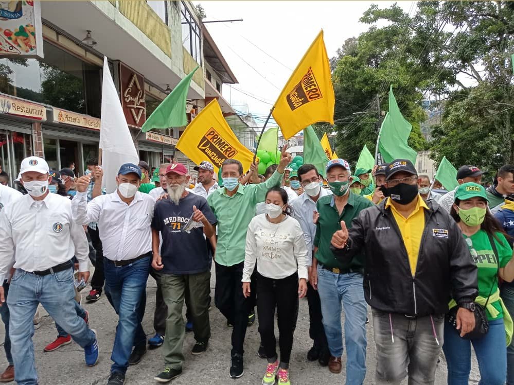 PrensaLuisLoaiz's tweet photo. #29Oct | #PrimeroVenezuela se fue al municipio Tovar en el grito de campaña por nuestro candidato @EdgarMarquezMRD, quien será Gobernador del estado Mérida este #21Nov.
Asimismo apostamos desde @MeridaPrimero por nuestro candidato a Alcalde @luismarqueztvr quien será reelegido. https://t.co/BgeHQ4iY7v