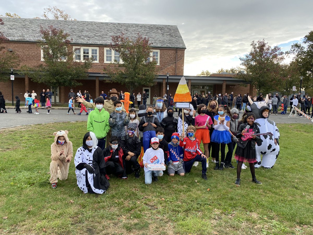 qrliebowitz's tweet photo. Halloween Parade at QR!
@MrsMeghanMeade #qrspride https://t.co/RGSRIObpVR