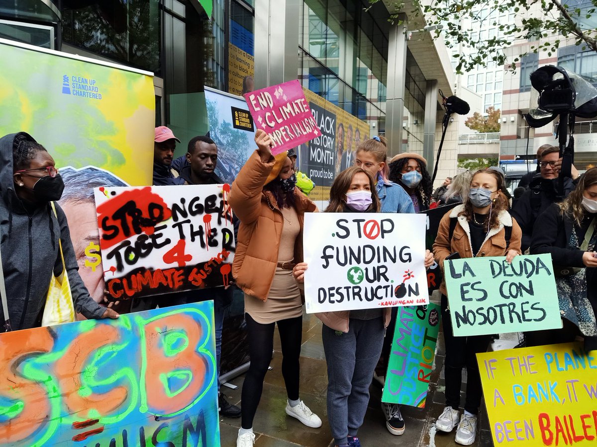 jamzbonifacio's tweet photo. Held a protest action in front of @StanChart headquarters in London with activists from @FFFMAPA and @AnakbayanUK to call on an immediate divestment from fossil fuels. #DefundClimateChaos!
#CleanUpStandardChartered https://t.co/44G3MFzkZW