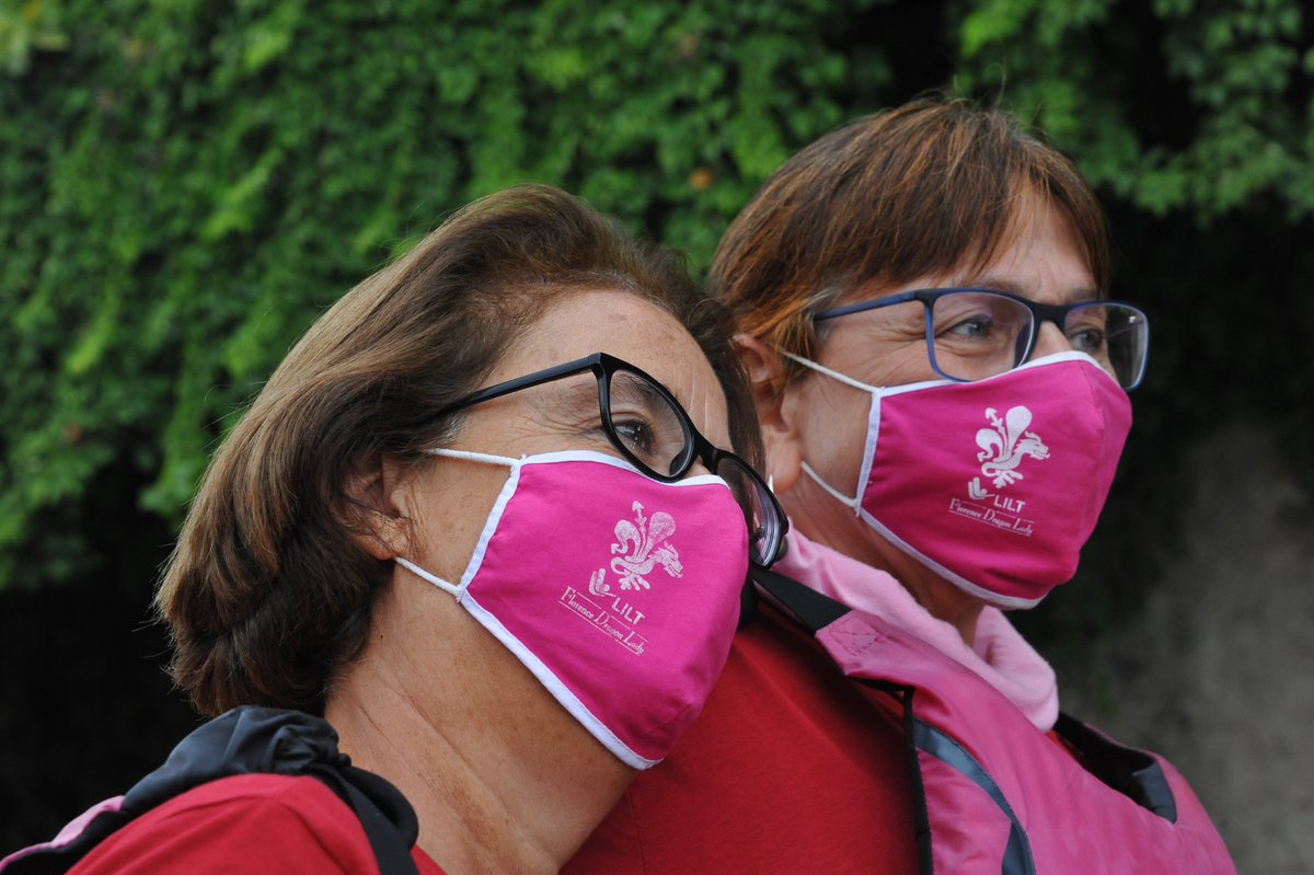Corrilavita's tweet photo. Quando c'è #CORRILAVITA la meravigliosa squadra #FlorenceDragonLady della @LiltFirenze non manca mai! Le donne che la compongono hanno affrontato il #tumorealseno e praticano il #dragonboat come parte del percorso di riabilitazione psico-fisica previsto dal #Cerion❤️ Foto: G.Gori https://t.co/ZCJI6aEunV