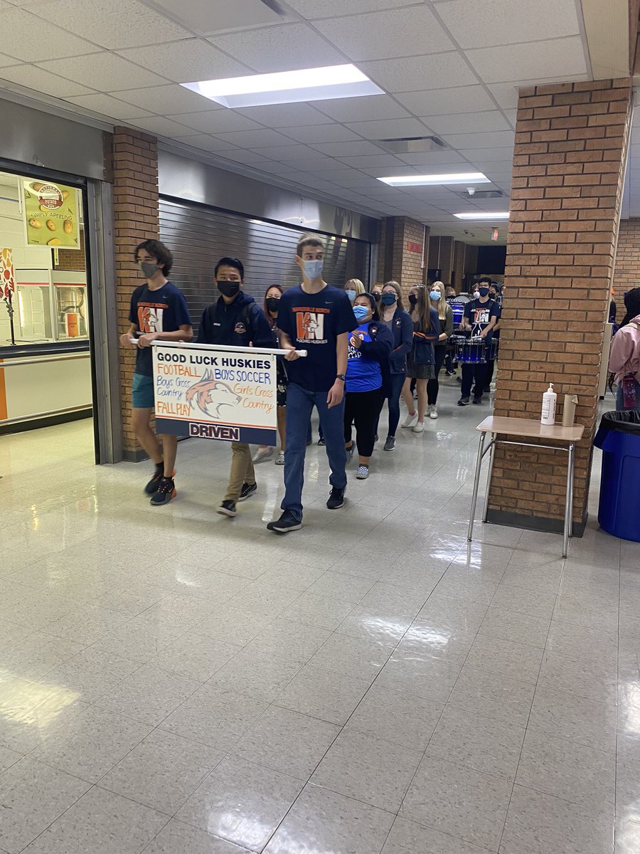 NNactivities's tweet photo. Thanks to our Marching Huskies for always supporting our school!#DrivenToSupport https://t.co/BLIwI5fBVE