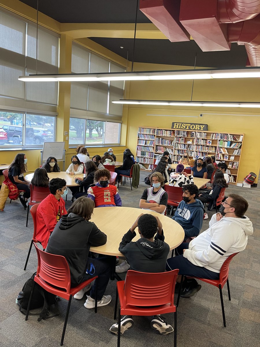 Ms_Jaworski's tweet photo. @Edison_HS @epshealth Senior/Freshmen conversation! #letsjusttalk #unscripted #makingconnections #studentvoice #gettingtoknoweachother https://t.co/AmhWQkn87G