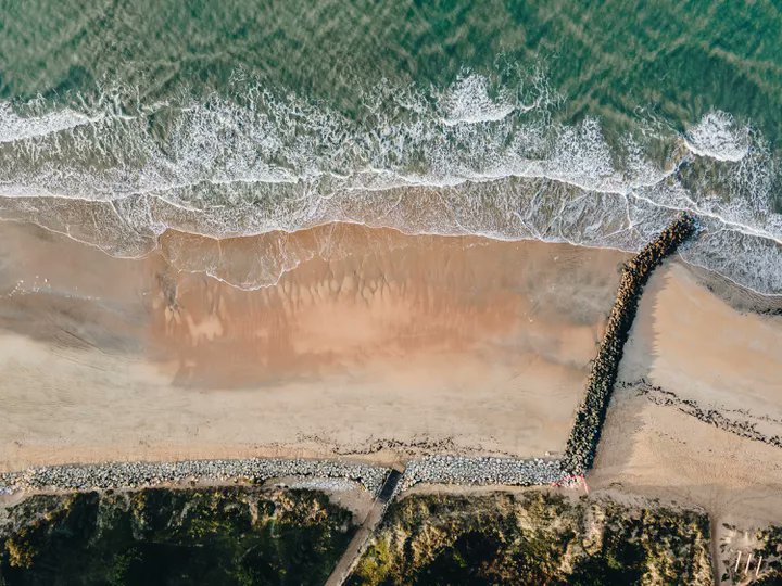 Agathe_Plt_'s tweet photo. Une première stratégie locale (4/4)🏝️

Depuis novembre 2020, la communauté de l’île d’Oléron a adopté une stratégie locale de gestion de la bande côtière avec des travaux prévus jusqu’en 2023. Le budget des études s’élèvent à plus de 2 millions d’euros.

#MonteeDesEaux #COP26 https://t.co/db2OhFK9pv
