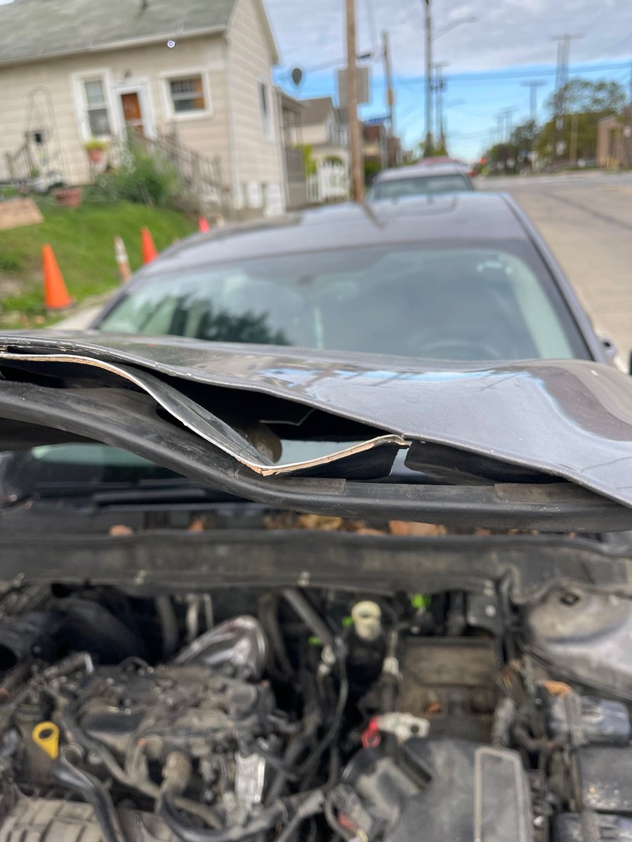 StoudemireKim's tweet photo. @peddle I sold my car to peddle.  They quoted me and sent a tow truck to pick up my car.  The tow truck driver destroyed my hood with a crow bar (bent my hood and ripped the latch off so my hood does not close)  I have video of this and peddle refuses to fix my damaged car. https://t.co/X3xu26ecUP