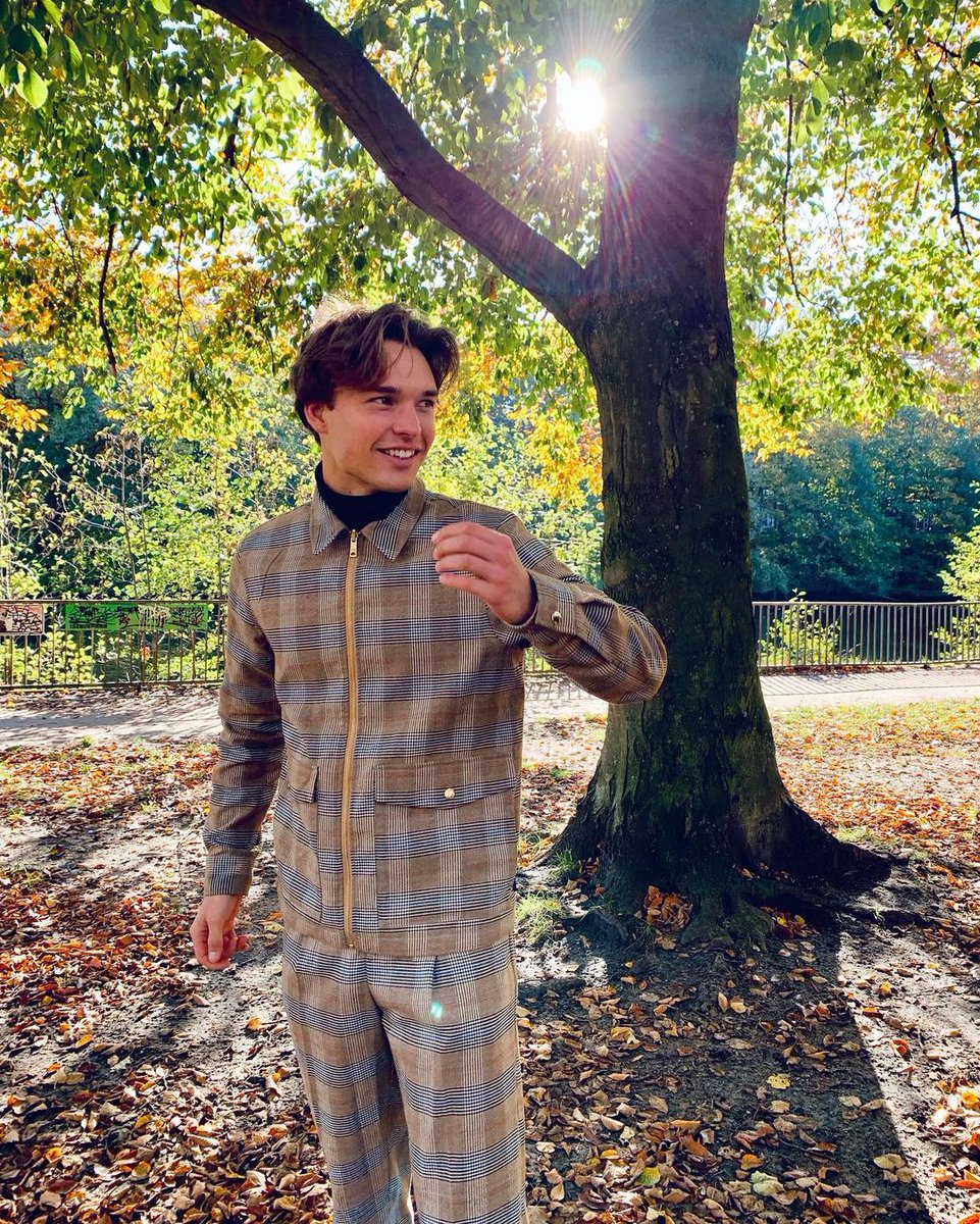 scotch_soda's tweet photo. Fall Fridays with Carlos Böttcher in our reversible Harrington jacket: https://t.co/LjwbyjiUa1 and matching chino: https://t.co/JqaYOWMNBi
#ScotchandSoda #ScotchOnMe #ScotchandSodaPrints #UniquelyFunctional https://t.co/bCmHzfYSCQ