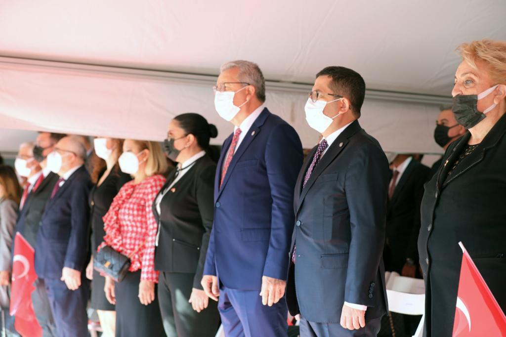 İlelebet yaşayacak Cumhuriyetimizin 98.yılı kapsamında İzmir'de gerçekleştirilen 29 Ekim Cumhuriyet Bayramı kutlamalarına katıldık; İstiklâlimize sahip çıkan vatandaşlarımızla birlikte büyük coşkuya ortak olmanın gururunu yaşadık.
🇹🇷 Cumhuriyetimizin 98. yıl dönümü kutlu olsun!