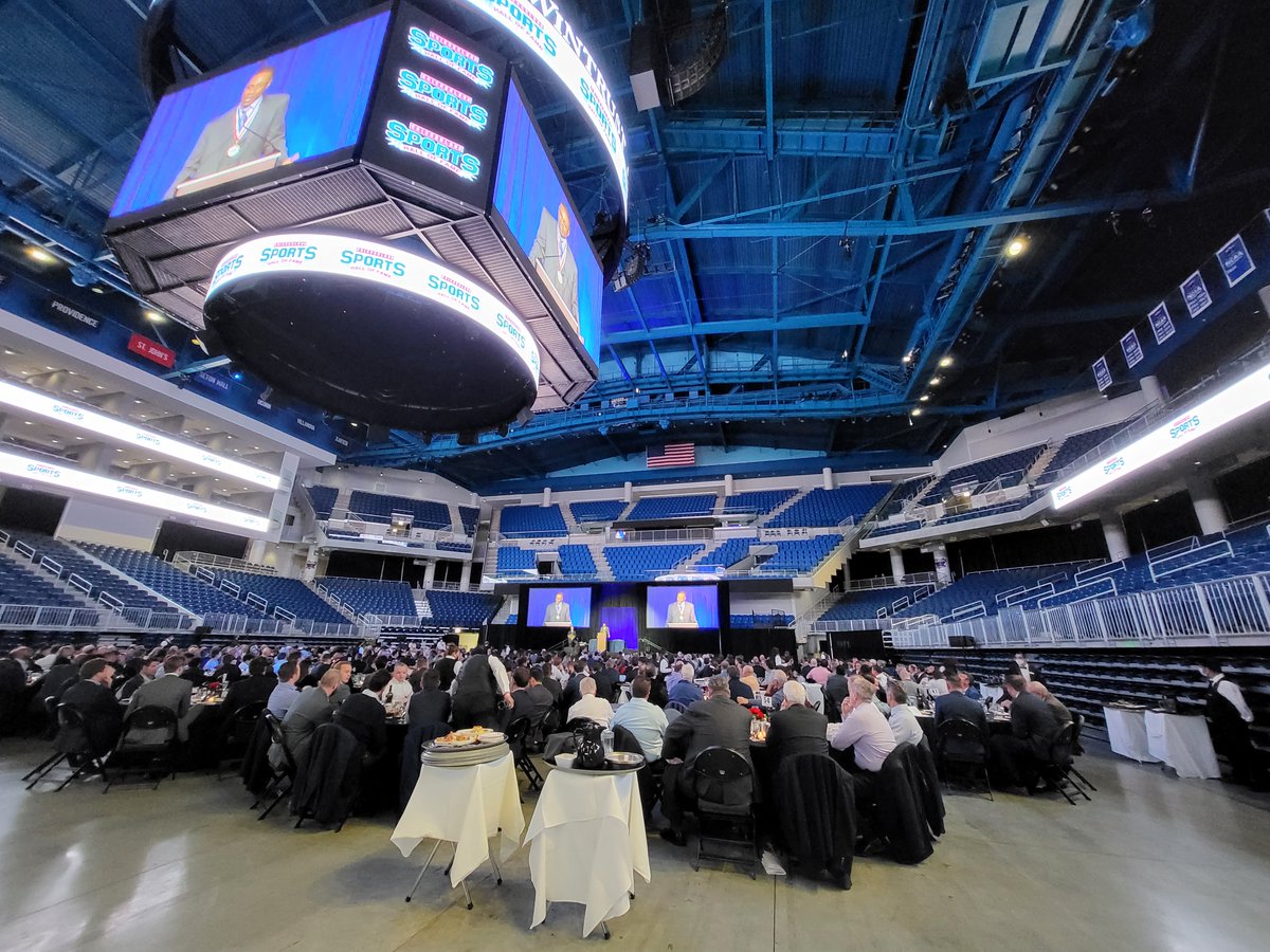 kwiller's tweet photo. Congrats to all of the Chicagoland Sports Hall of Fame honorees last night @WintrustArena! @PatandRon670 @cgrand3 @TWaddle87 @Candace_Parker @thekapman #PatrickSharp #AJPierzynski @realnedcolletti @CharlesWoodson @katadams68 #TomKleinschmidt #RubeFoster #ScottDrew @CSHOFChicago https://t.co/NYOMLuS22S