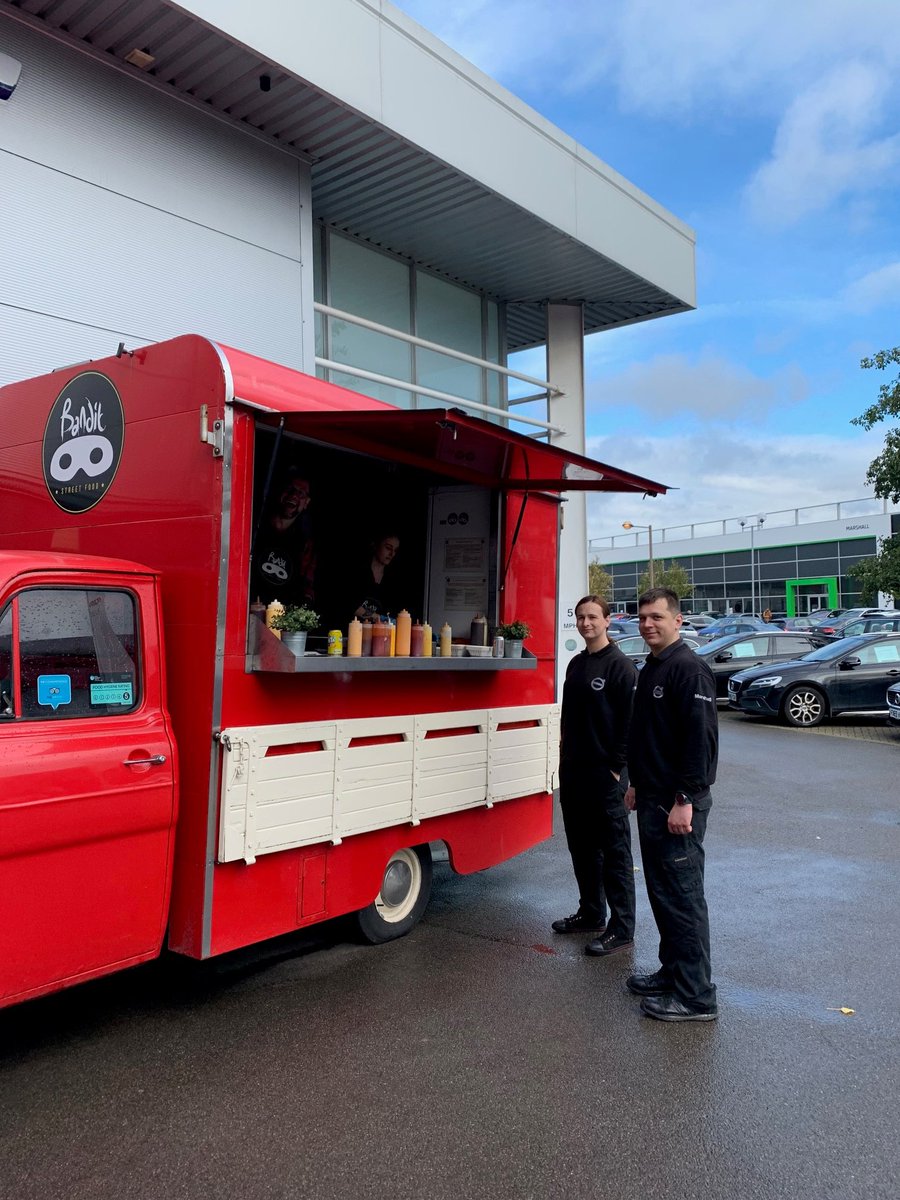 MarshallVolvo's tweet photo. A nice little treat for the team at Marshall #Volvo #MiltonKeynes for their hard work in Q3 and October.
 
Thank you to each and every one of you. Nom. Nom. 🤤 #marshallmoments https://t.co/yepYZsddIv