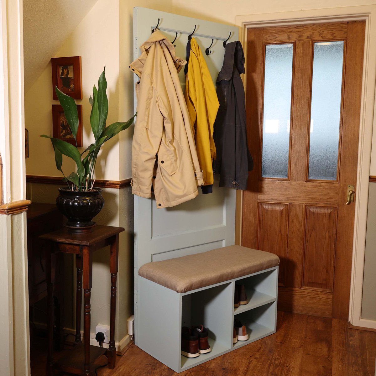 onabudgettv's tweet photo. The latest project @AvgJoesJoinery has created for us is a genius door transformation into a hallway organiser! 🤯 👏

See the full how-to on our official YouTube channel: https://t.co/GqITYkDIAO https://t.co/de4cqMHUly