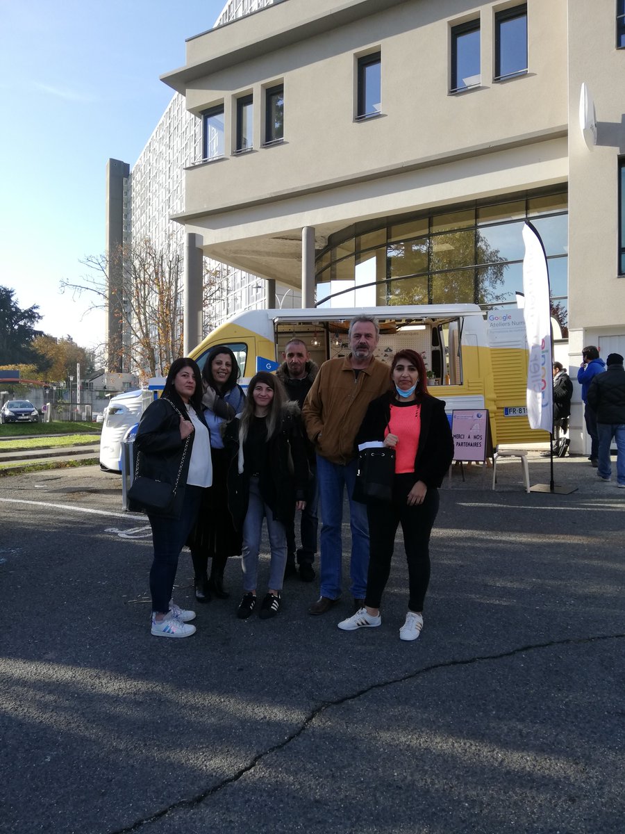 GessenJc's tweet photo. #TousMobilisés #Google 
Les animations Google Ateliers ont connu un immense succès hier au Pôle emploi de Firminy
Le Van Google était présent sur le parking de l’agence et 4 ateliers à destination des nombreux visiteurs sur les opportunités qu'offrent le numérique. https://t.co/VXTXOgVGwt