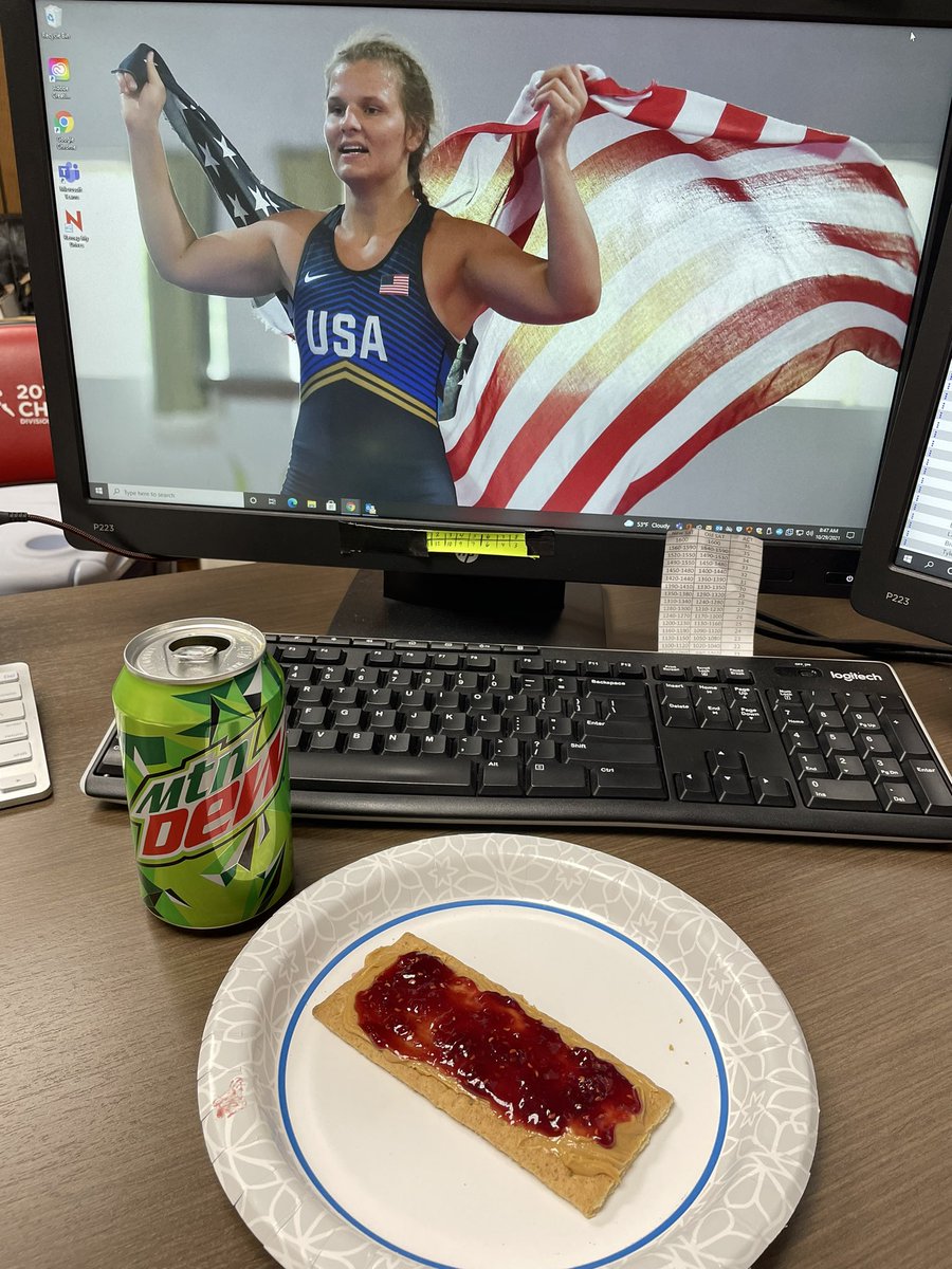 Pro tip: Always raspberry jelly. Always.

Immaculate set up. Let’s have a day!

<a href="/YMakoyed/">Yelena Makoyed</a> with the Friday morning motivation for ya! #FearTheBird