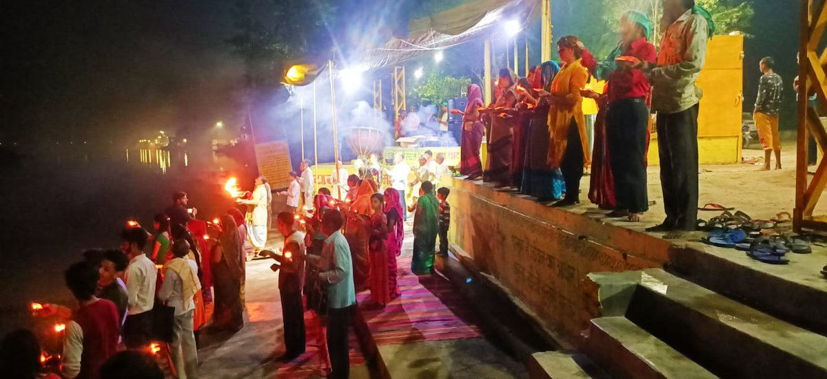 YamunaMission's tweet photo. आज के पावन पर्व पर पुण्य तीर्थ गऊघाट (बृज मथुरा पुरी) माँ श्रीयमुना जी की संध्या आरती दर्शन 🙏🙏  #aarti #GauGhat #Mathura #YamunaMission https://t.co/jEEgtAcpB1