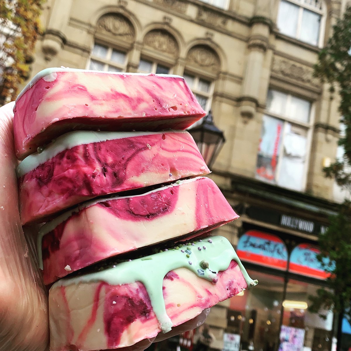 thefinestfudge's tweet photo. Melted Witch Fudge🧙‍♀️🔮💘

#fudge #handmade #halifax #Yorkshire #witch #halloween https://t.co/2sR53S7Ee9