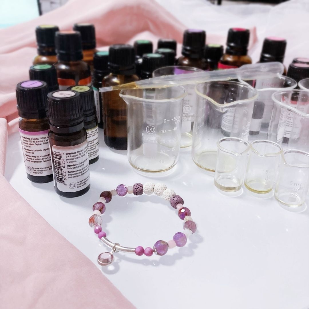 MyWonderSpark's tweet photo. PRE-ORDER THIS AROMATHERAPY BRACELET FOR STRESS AND ANXIETY

When you are wearing it with an essential oil, you notice a change in your attitude: positivity replaces worry.
YOU ARE NOT ALONE, WE ARE HERE TO BOOST YOUR CONFIDENCE

#aromatherapy#essentialoilsmoms#spiritualmoms https://t.co/EvRImADFkZ
