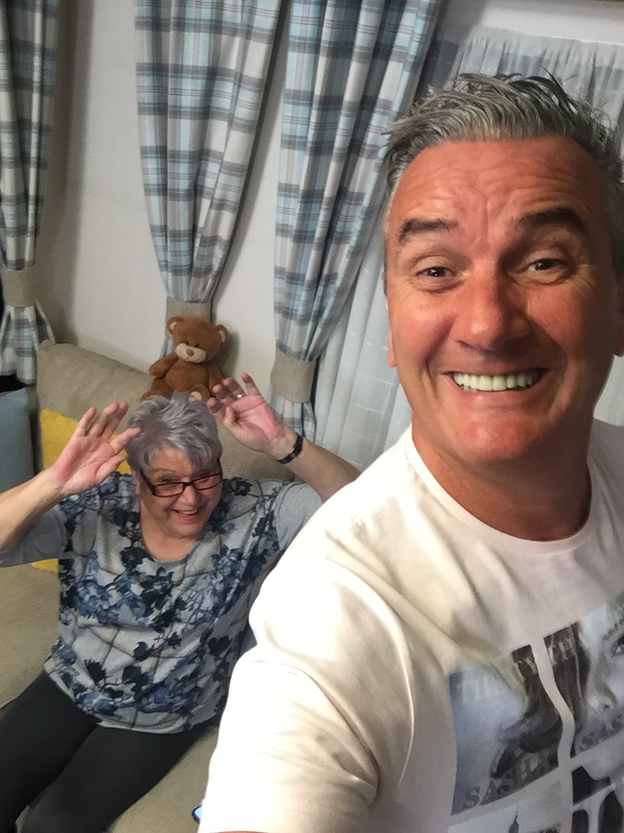 Lee And Jenny tweet media