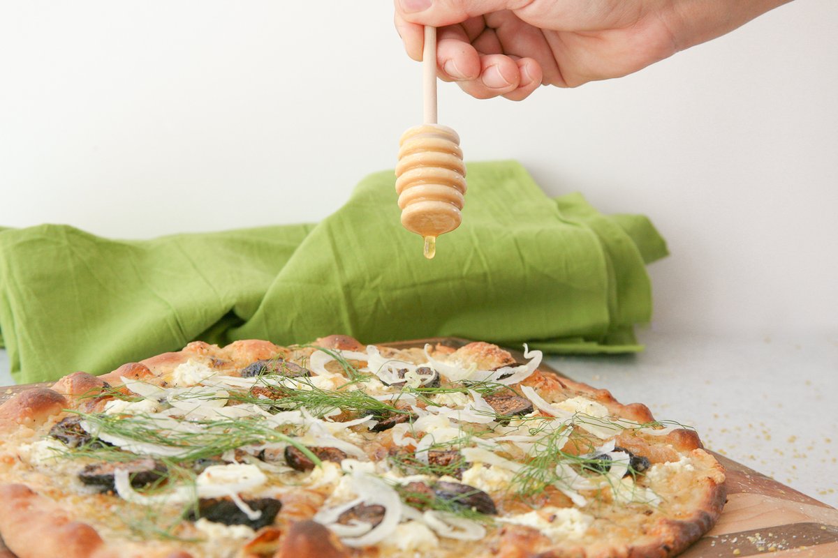 beehivecheese's tweet photo. Teahive is a cheese created to make you feel good. How is that? Well, it's the soothing combination of the soothing qualities of tea and the relaxing properties of bergamot.
#MakinFriendsWithCheese #Teahive #Cheddar #Cheese #Pizza #CheeseRecipe #Cheeseboard https://t.co/e9wm4rRiWa