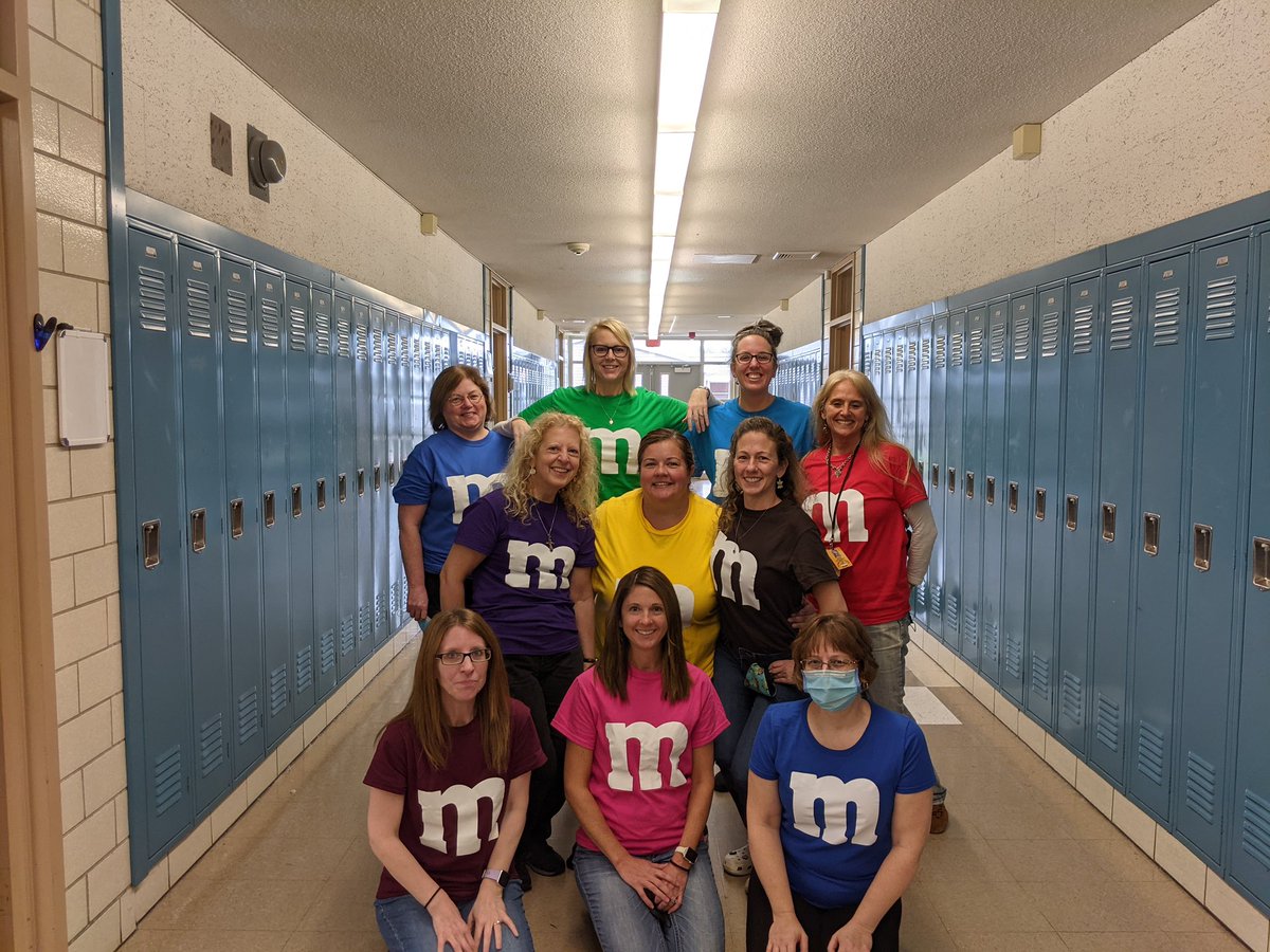 Oxford_Middle's tweet photo. Very successful Character Day at OMS!  Happy Halloween! 👻 🎃 https://t.co/L7dfDgNGwF