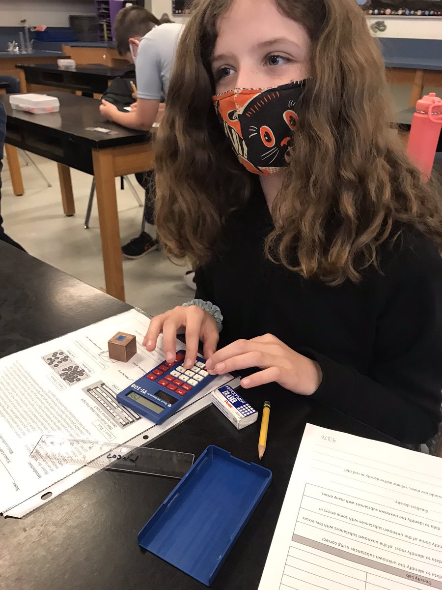 alisia_lucas_TX's tweet photo. #densitylab #learningisfun #mathandscience @GRISHAM_MS https://t.co/2IO14WXWN3