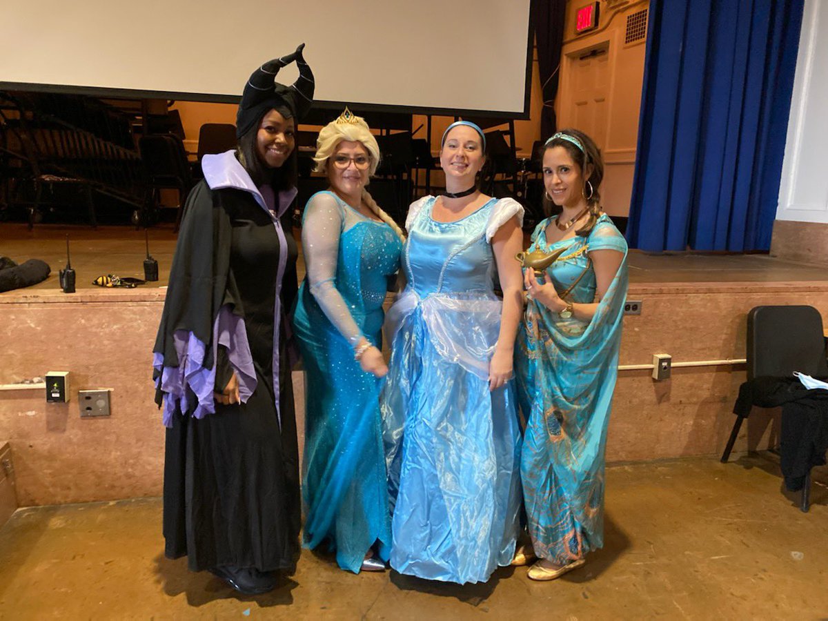PS76_Bennington's tweet photo. #bookaween 🎃 was 🔥at 🐝 76 today! @DOEChancellor @cristinevaughan @District11BX https://t.co/EgFYqiQE4j