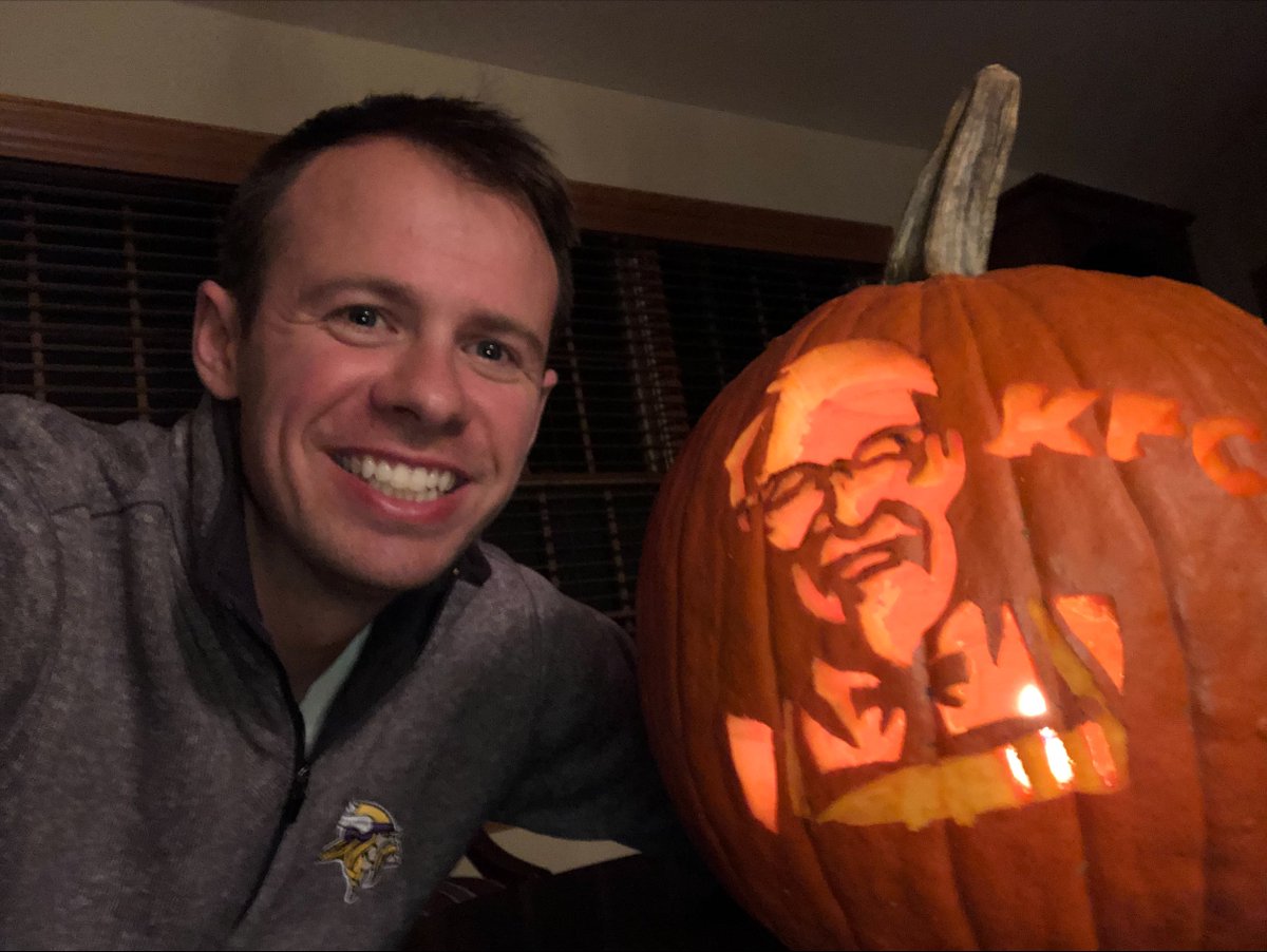 michaelewen's tweet photo. This year's pumpkin was a no-brainer. @kfc  #Halloween #FingerLickenGood https://t.co/phcNMYoOhT