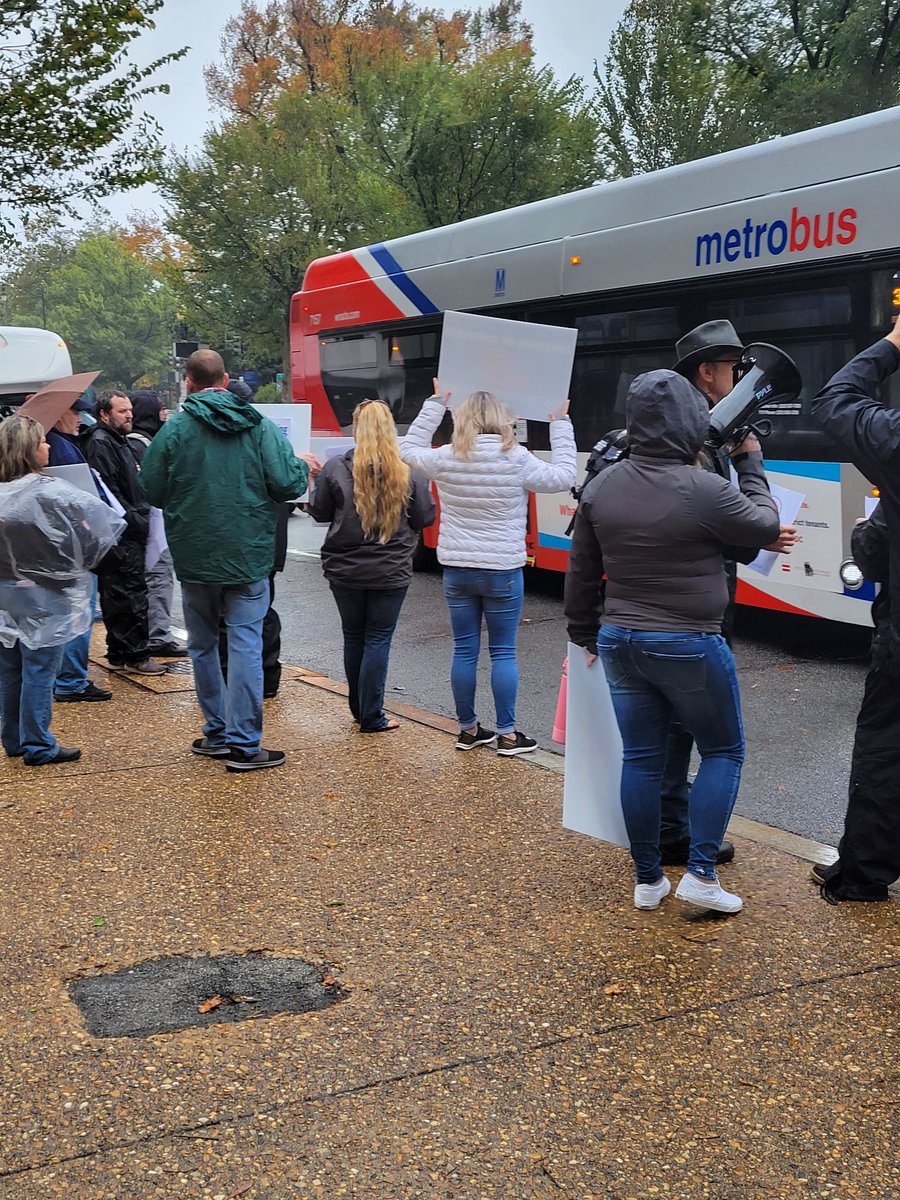 FrankBailey27's tweet photo. Proud to stand with my brothers and sisters in the CPL in conjunction with District 2 and 3.  Held a picket in DC over staffing in the Bureau, bargaining over the mandate, and Hazard pay for Federal Employees.  #Unity #AFGE #District3 #CPL33 https://t.co/PELX6gEz7y