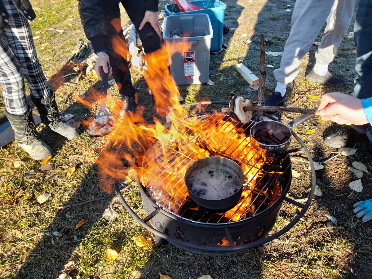 TurboTimmy57's tweet photo. What can you cook over a fire? 🔥🔥🔥Today our Sr Dead Pine class did some good ol experimentin to figure that out. Tacos, pizza, sardines, oysters, salmon, and Dr. Pepper to name a few! @Stephymarie33 @SD57Indigenous @SD57PG @DeadPine57 https://t.co/5ZzwMc5KWo