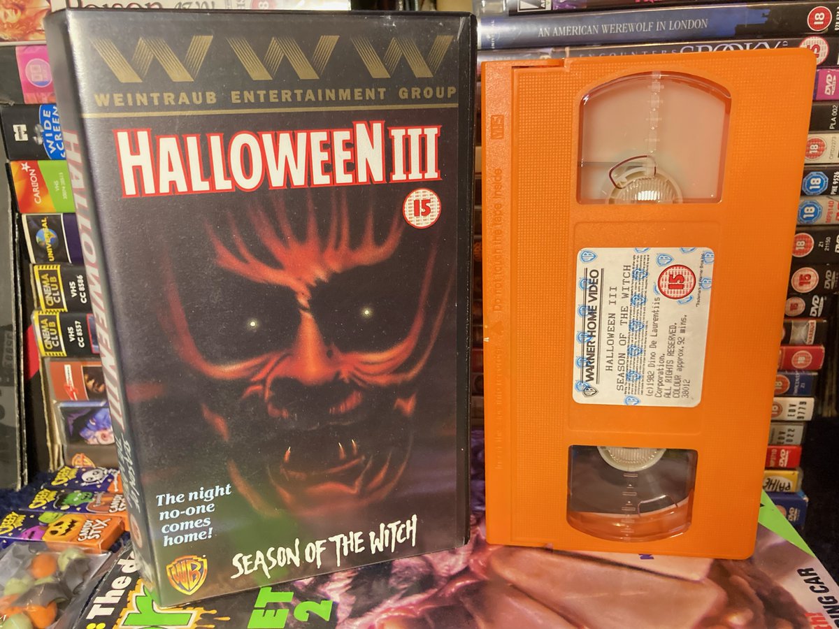 bartdekool's tweet image. Demi meets Dr. Challis #VHS spool swap.
#HalloweenIII #SeasonOfTheWitch #Samhain  #VhsCollector @kinky_horror