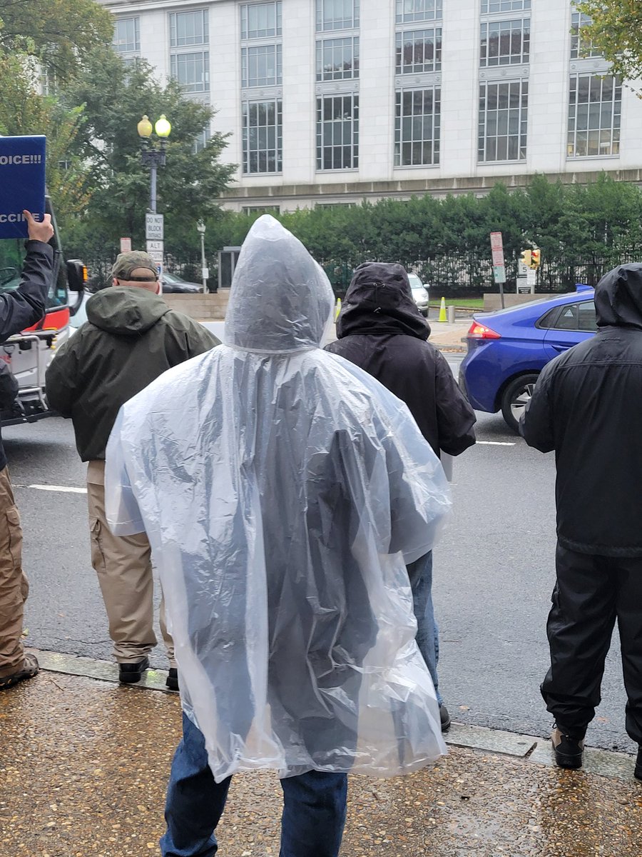 FrankBailey27's tweet photo. Proud to stand with my brothers and sisters in the CPL in conjunction with District 2 and 3.  Held a picket in DC over staffing in the Bureau, bargaining over the mandate, and Hazard pay for Federal Employees.  #Unity #AFGE #District3 #CPL33 https://t.co/PELX6gEz7y