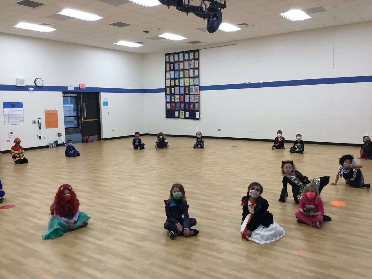 ZacharyBeyer3's tweet photo. Kindergarten great costumes for Halloween! #d64smiles #engageD64 #fabfield64 @FieldD64 @D64Educators @D64News https://t.co/Fz9q8ibro3