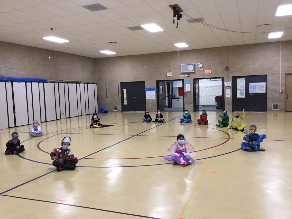 ZacharyBeyer3's tweet photo. Kindergarten great costumes for Halloween! #d64smiles #engageD64 #fabfield64 @FieldD64 @D64Educators @D64News https://t.co/Fz9q8ibro3