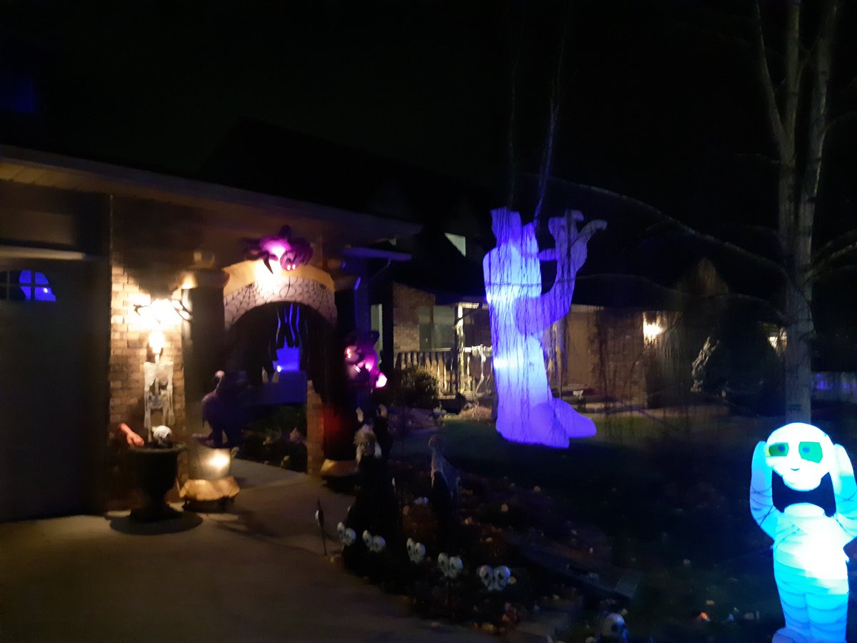 CalgaryPolice's tweet photo. We wish everyone celebrating Halloween tonight to have a safe and fun time.  Our officers will be out patrolling the neighborhoods making sure that even the spookiest yards have safe passage.  #yyc #police https://t.co/5gTft8PCvz