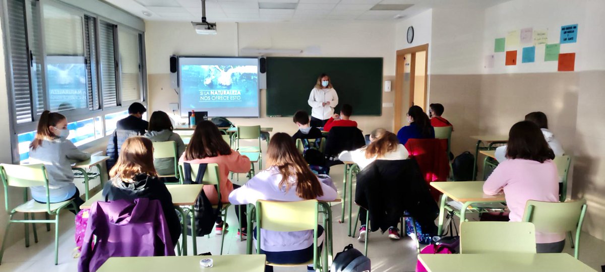 eugeniomgarcia's tweet photo. Hoy en el #Provencio, río Záncara, recogiendo residuos dentro del proyecto #MaresCirculares de #CocaCola, con 112 voluntarios recogiendo más de 254 kg de residuos!!.
1.- Intervención y Voluntariado.
2.- Formación y Sensibilización.
3.- Economía Circular y Estudios Científicos. https://t.co/fSiTnQsbp3