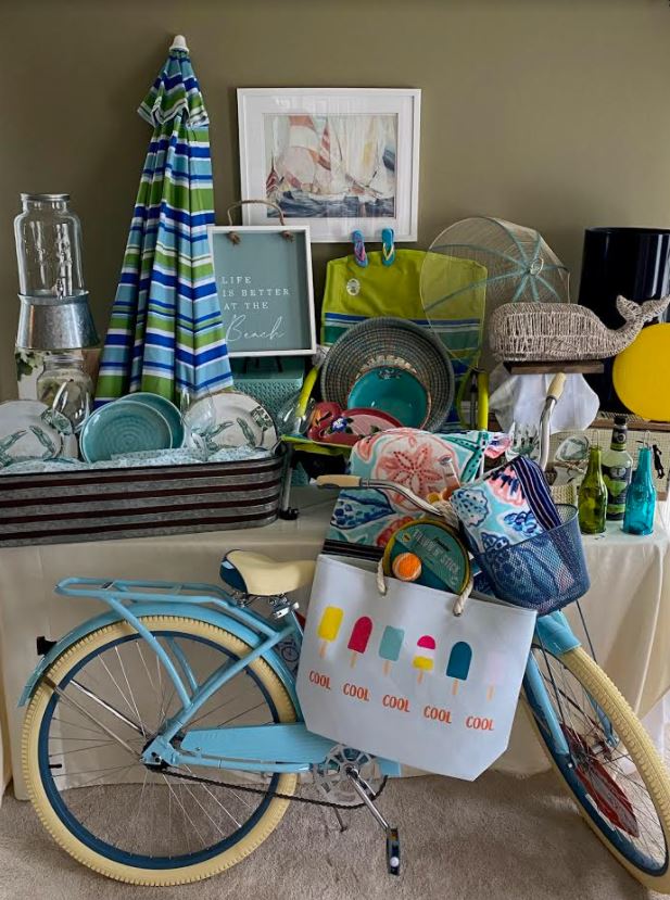 HolyGhostPrep's tweet photo. The time is here! Raffle tickets for our fabulous Craft Show Packages are NOW ON SALE!  Go to https://t.co/GodBzSQLzt for descriptions of the packages and to purchase tickets!  Pre-show ticket sales will run from October 29 until November 9 at 11:50 p.m. @GuildHgp #ThinkGhost https://t.co/2LnRu8Hl5L