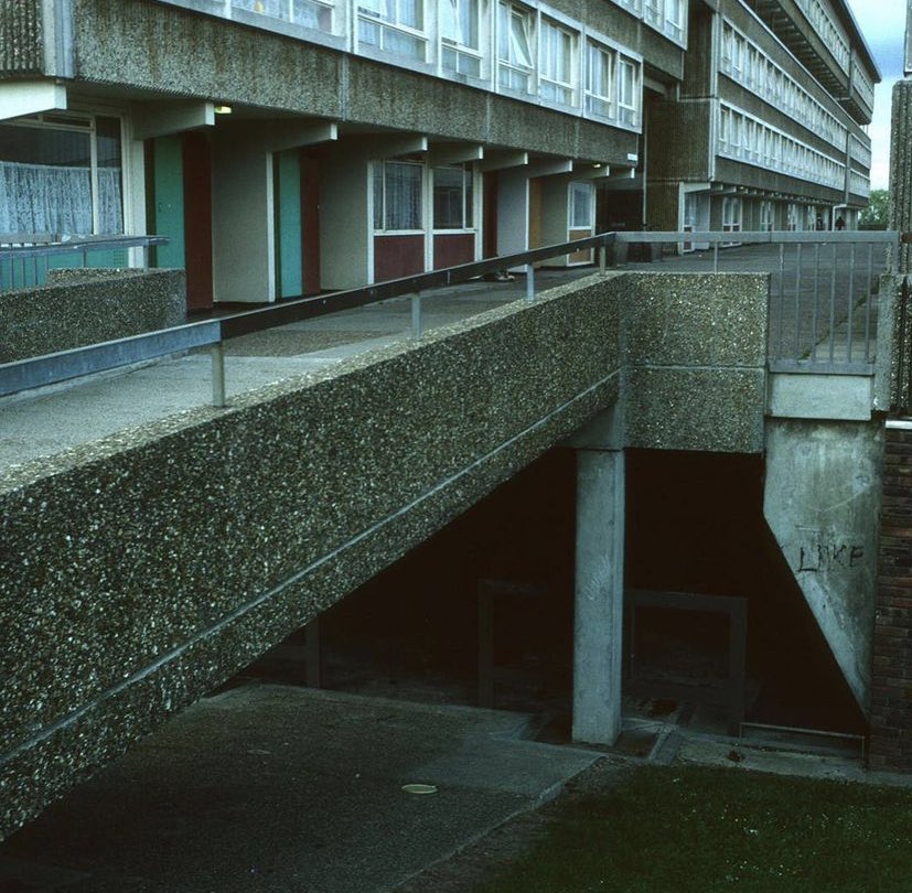 RT1720X's tweet photo. My life started on this deck …. So proud to be raised on this estate ❤️ #roundshaw https://t.co/oCxHqGwnWL