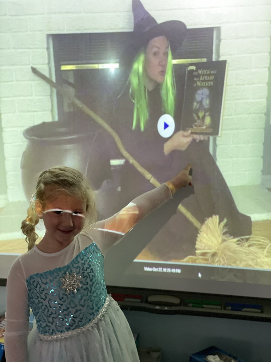 When your mom is the mystery Halloween reader 🎃 BIG SMILES #halloween2021 <a href="/fernbrooknj/">Fernbrook Elementary</a> <a href="/RandolphSchools/">Randolph Schools</a> <a href="/mbernal_DrB/">Michelle Bernal</a> <a href="/KatherineTThorn/">Katherine Thorn</a>